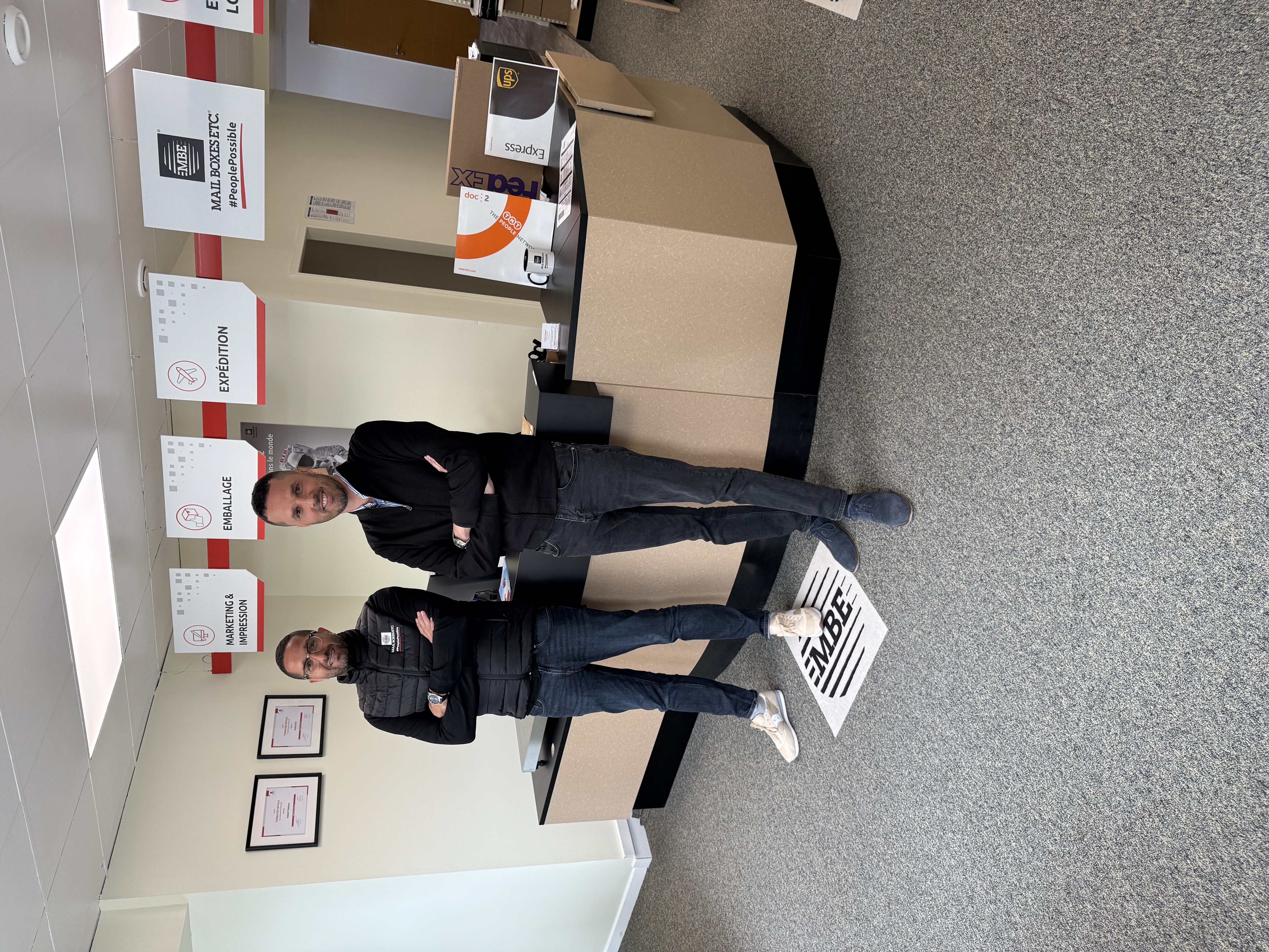 Heikeil et Karim vous accueillent avec sourire et professionalisme dans leurs Centre MBE à Annemasse